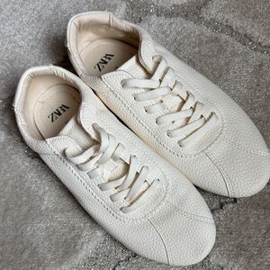 Zara Cream Textured Lace-Up Sneakers
